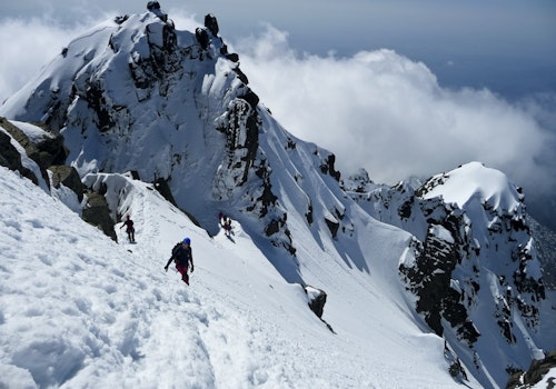 Trekking tour and ascent to Almanzor and Galana summits