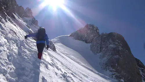 Ascenso invernal al Monte Perdido en los Pirineos