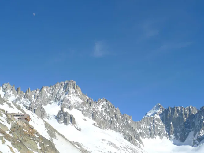 Hut to hut glacier hiking Chamonix-Zermatt