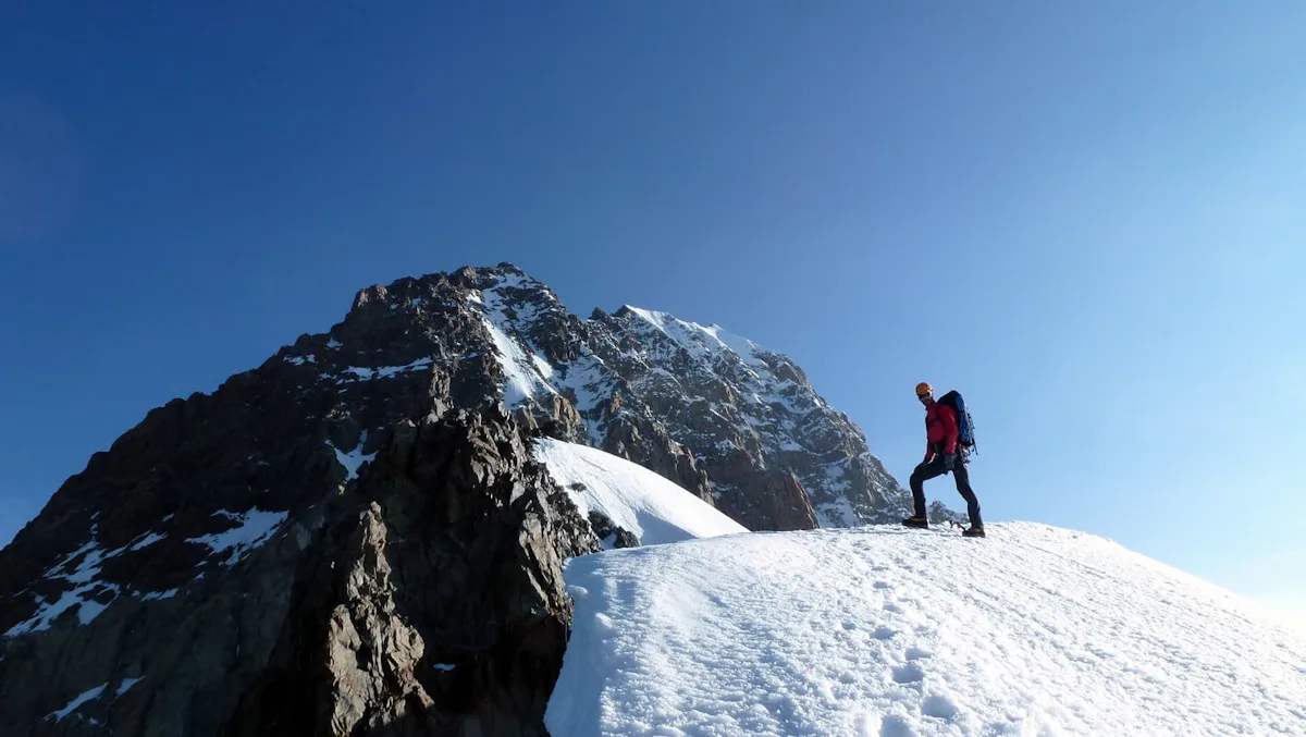 3-day mountaineering in Brouillard Ridge | Italy