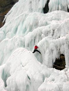 Icefall wonders 1-day programs in the Alps