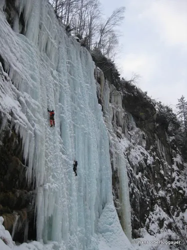 Ice_climbing1