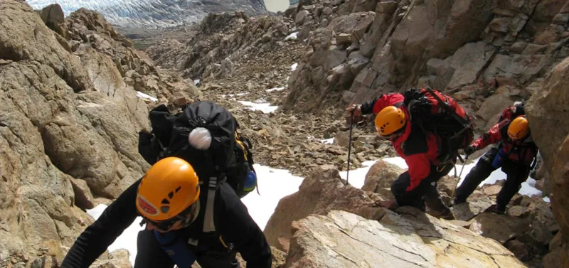 El ascenso guiado de alpinismo en la Aguja Guillaumet