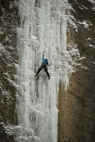 Colfosco 1-day guided ice climbing