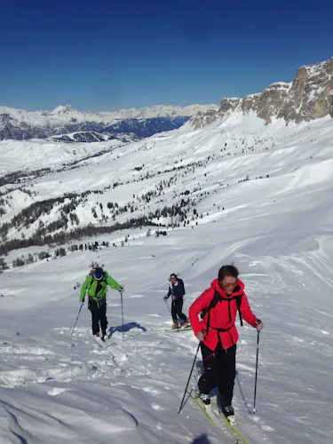Día de esquí de travesía guiado en Juribrutto, Dolomitas de San Martino