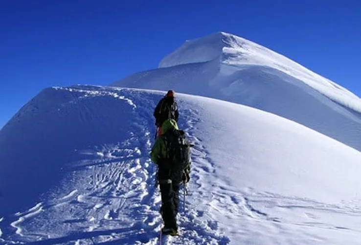 Nevado Chopicalqui expedition