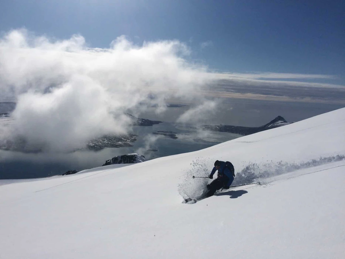Ski touring in Spitzbergen