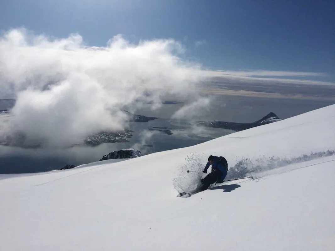 Ski touring in Spitzbergen