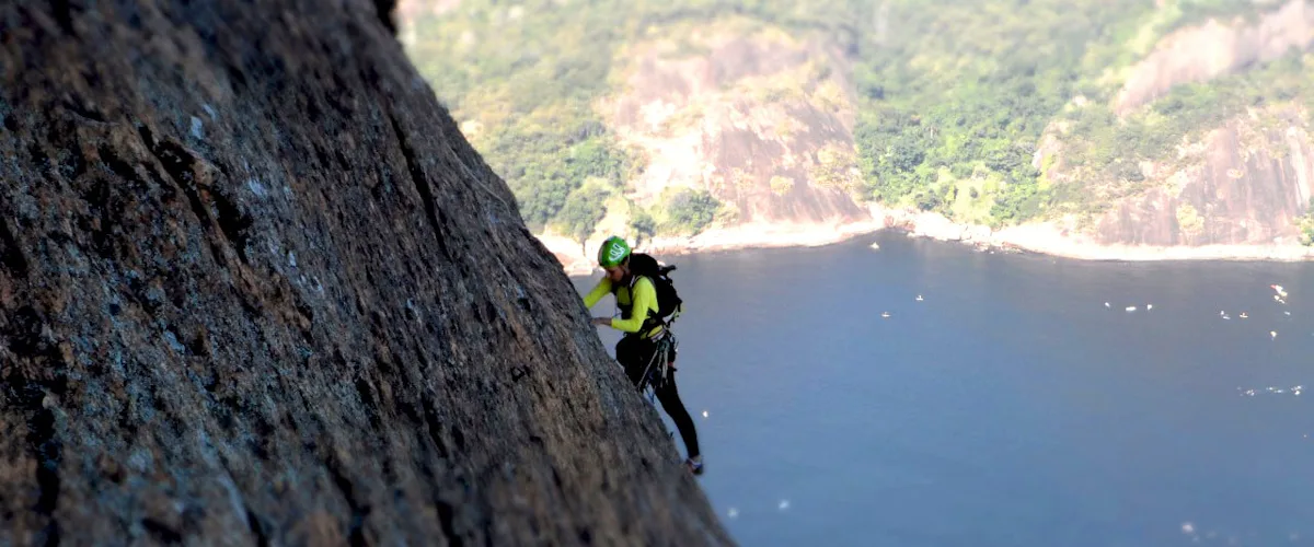 Rock climbing in Pao de Azucar header