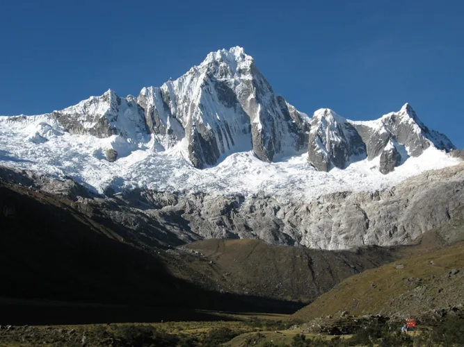 Alpamayo-Ishinca-  Cordillera Blanca