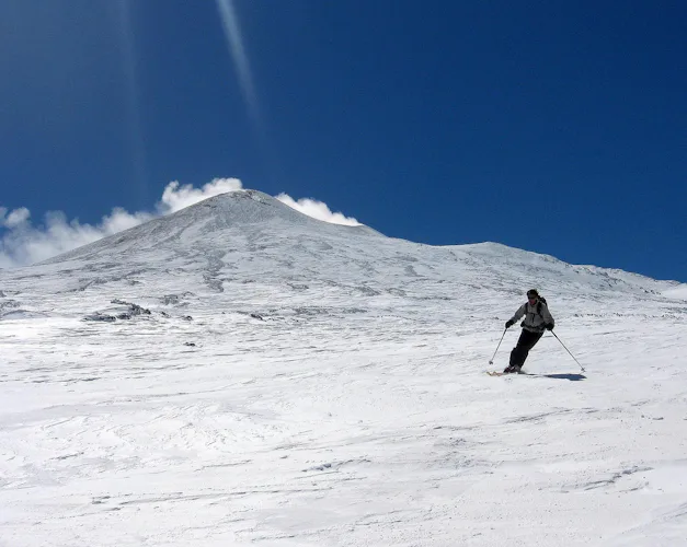 Ski in Etna with a guide