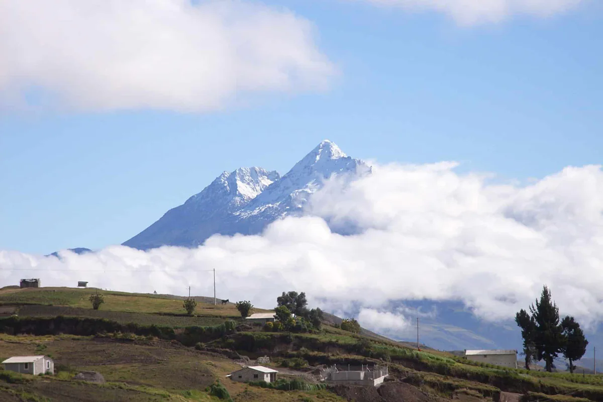 Ascenso Guiado por la Avenida de los Volcanes en Ecuador | undefined