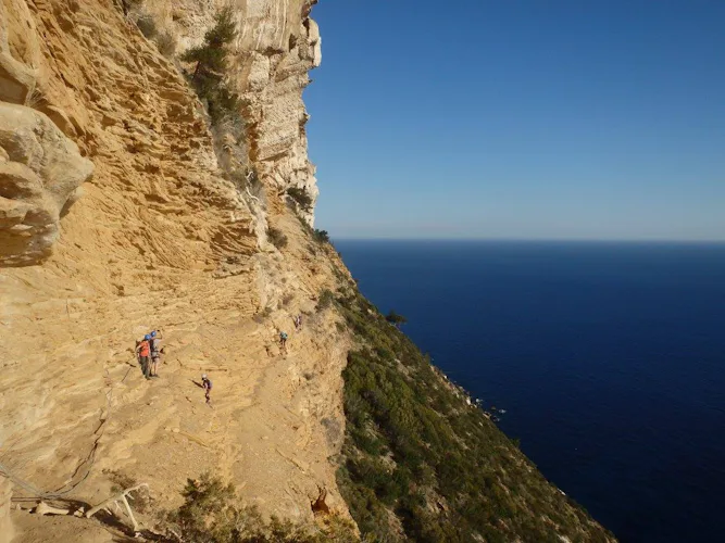"Verti-hiking" and rock climbing trip in the Calanques 13