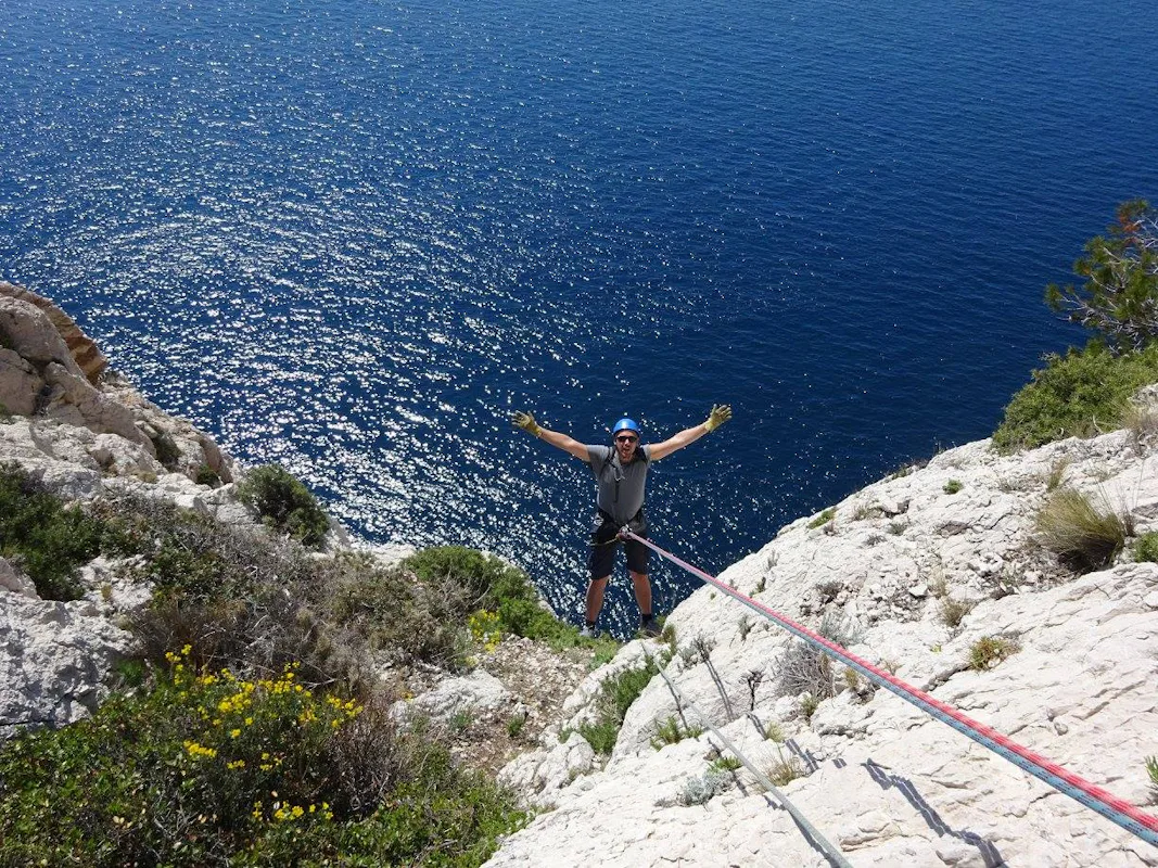 "Verti-hiking" and rock climbing trip in the Calanques 7