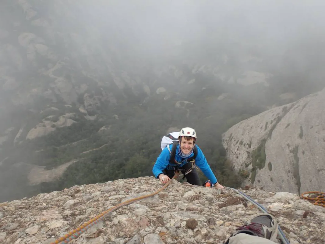 Escalada en roca en la cadena montañosa de Montserrat, Cataluña | undefined