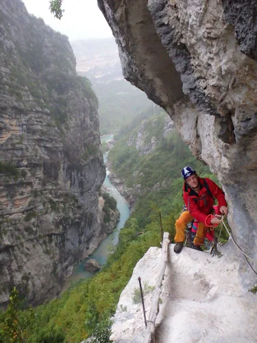 Rock climbing in the Verdon Gorges 4