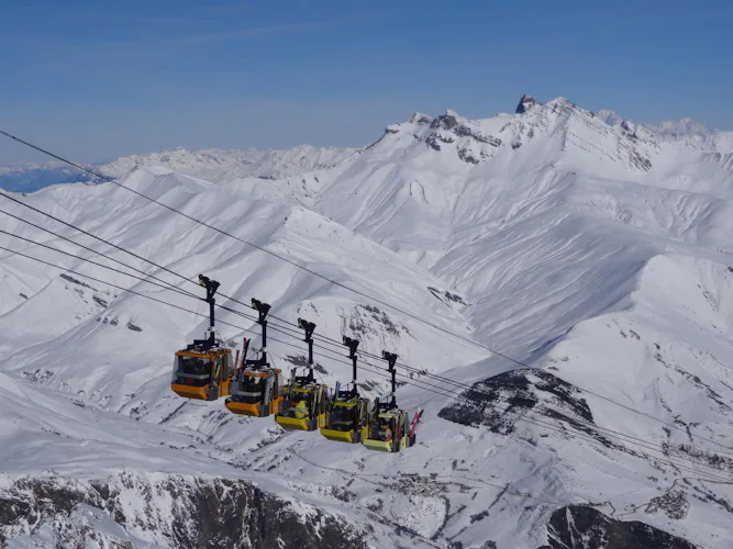 Hut to hut guided ski tour around la Meije