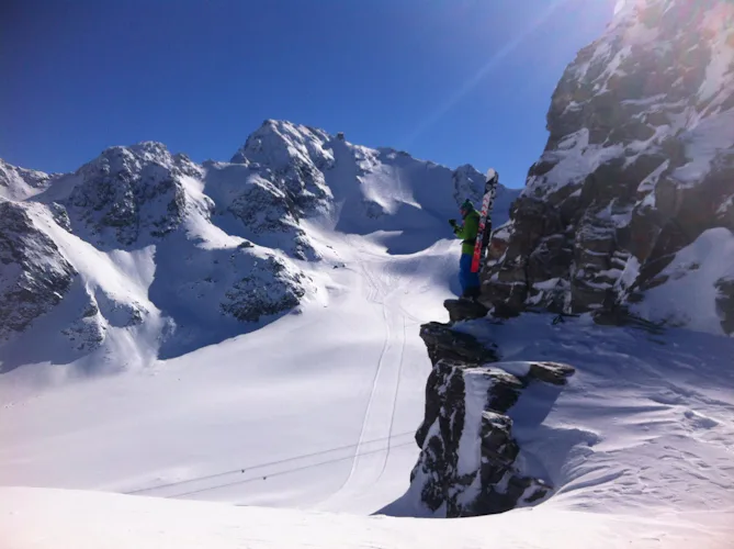 Ski hors piste avec un guide sur le domaine des Portes du Soleil