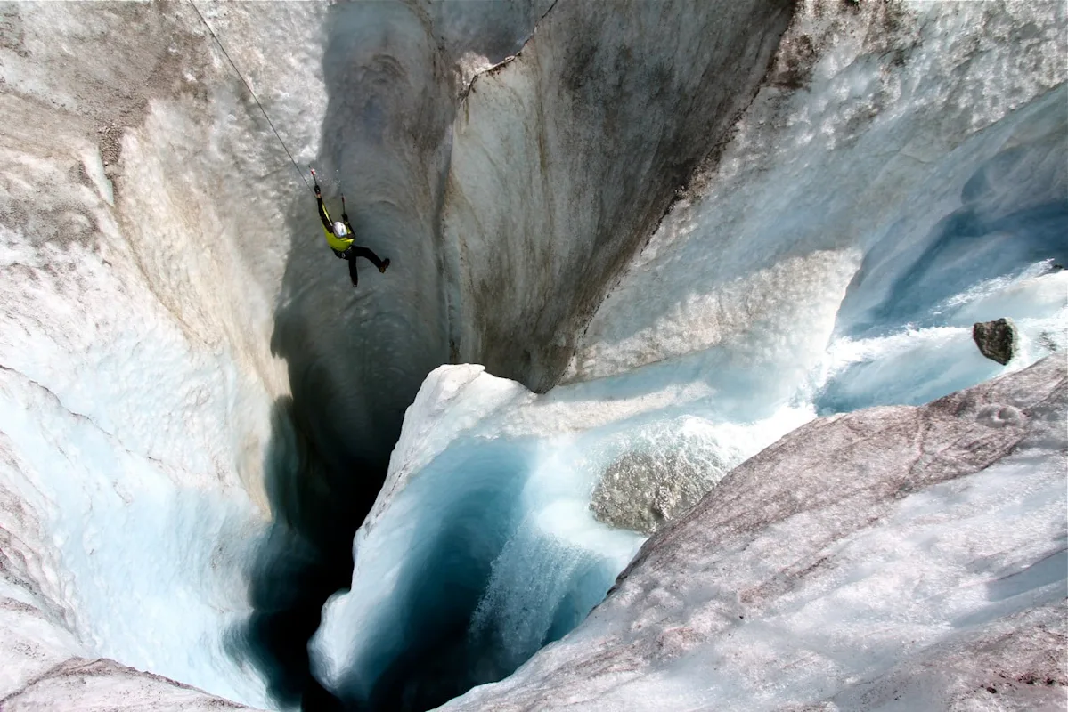 Cascade de glace avec un guide dans les Alpes | France