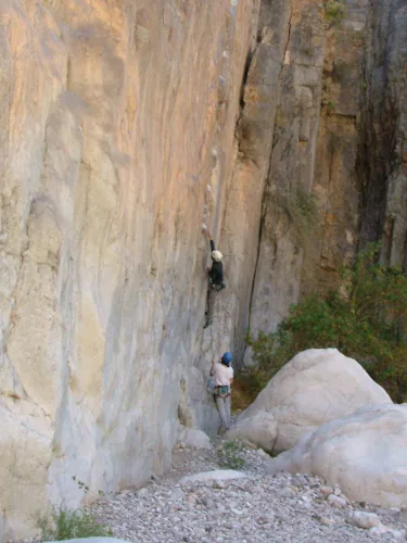 Cursos de escalada en roca para principiantes y avanzados en Zonda, San Juan