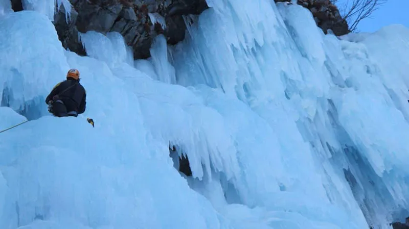 Winter ice climbing, 5-day in Chamonix