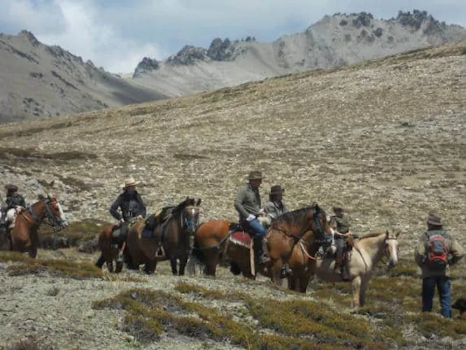 Trekking and horse-riding in Baguales