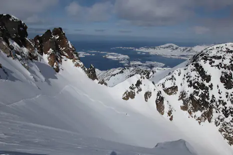 Backcountry skiing and heliskiing in Maniitsoq