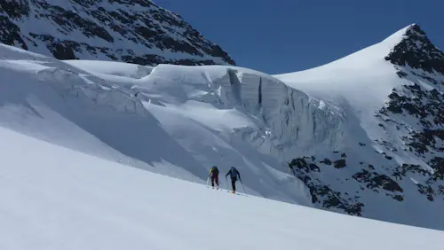 Ski touring on Mount Elbrus (5642 m)