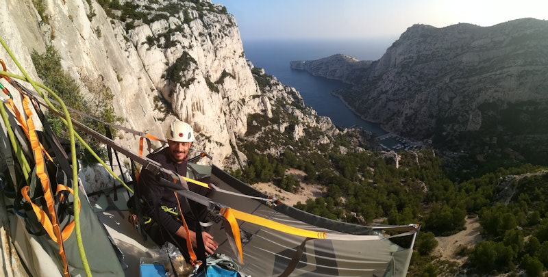 Cliff camping on a portaledge, the ultimate experience in Les Calanques