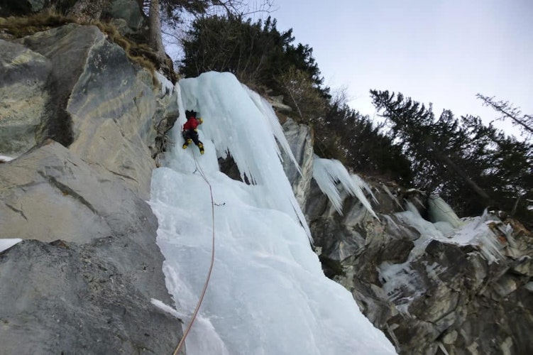Ice climbing in Cogne: one of the best spots to get started!