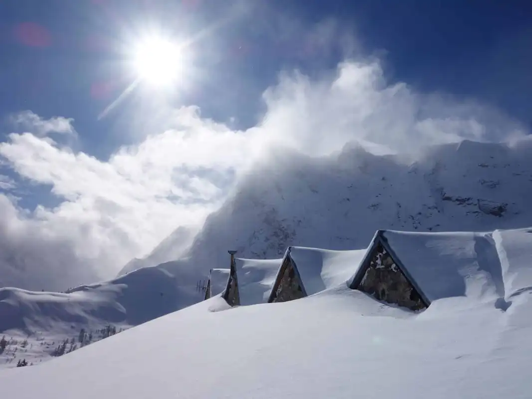 Spend New Year’s Eve “lost” in the Alps: the best huts to welcome 2019 post image