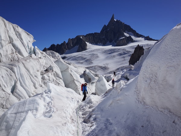 Glacier Traverse from Helbronner to Cosmiques Hut