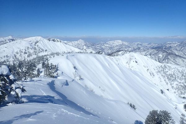 Shirakawago backcountry skiing