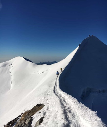 Punta Castore summit ridge