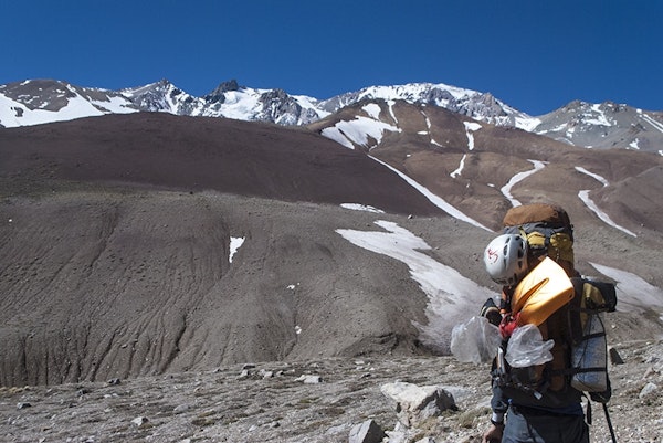 The guide and his heavy backpack on day 1