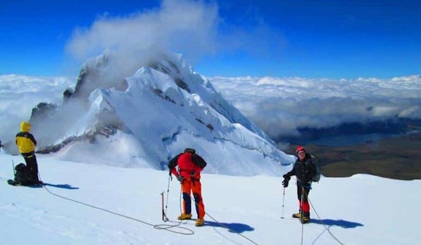 top-5-volcanoes-to-climb-in-ecuador-chimborazo-ascent