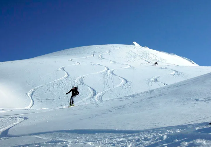 Hut to hut ski touring in Triglav