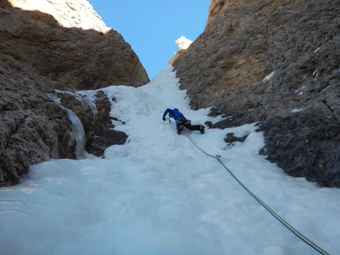 Climbing Goulotte Holzknecht, Sassolungo