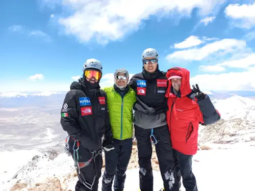 Ascenso a la cumbre de Ojos del Salado (6893m), 12 días con aclimatación