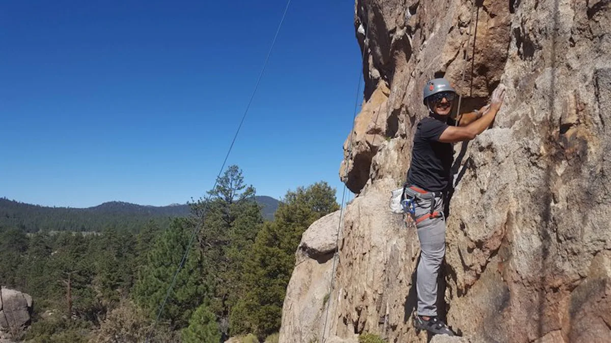 Escalada en roca en Holcomb Valley, California | undefined