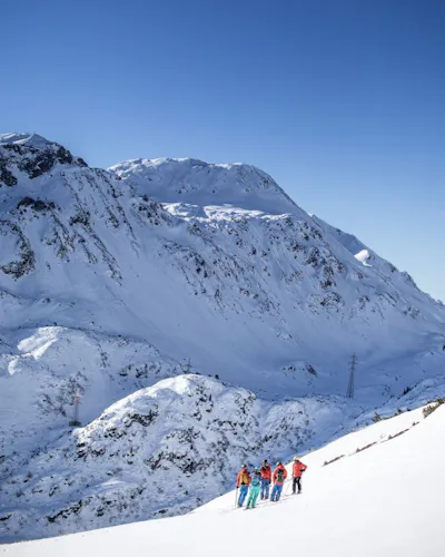 Group off-piste skiing for intermediates in Arlberg, St. Anton