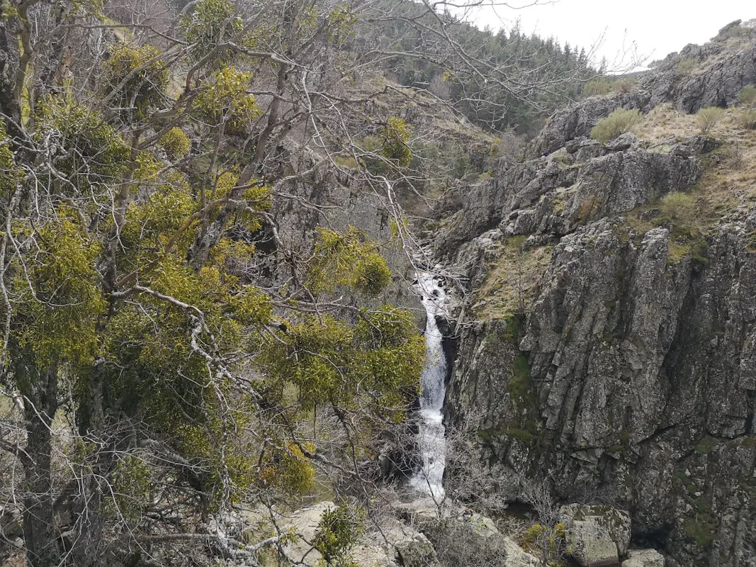 Trekking in Purgatorio Waterfall, Sierra de Guadarrama | undefined