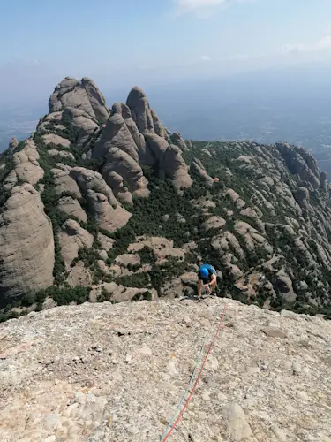 Escalada en Roca en las Montañas de Montserrat, Cataluña | undefined