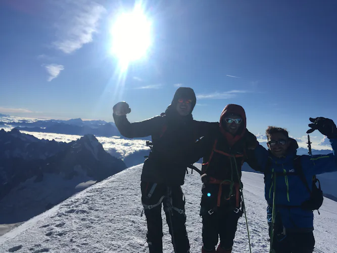 Sommet du Mont Blanc avec entraînement et acclimatation
