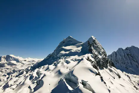 Ascenso de 2 días a Vallunaraju (5686m) cerca de Huaraz, Perú