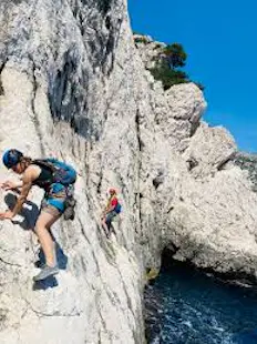 Les Calanques rock climbing day tours for beginners