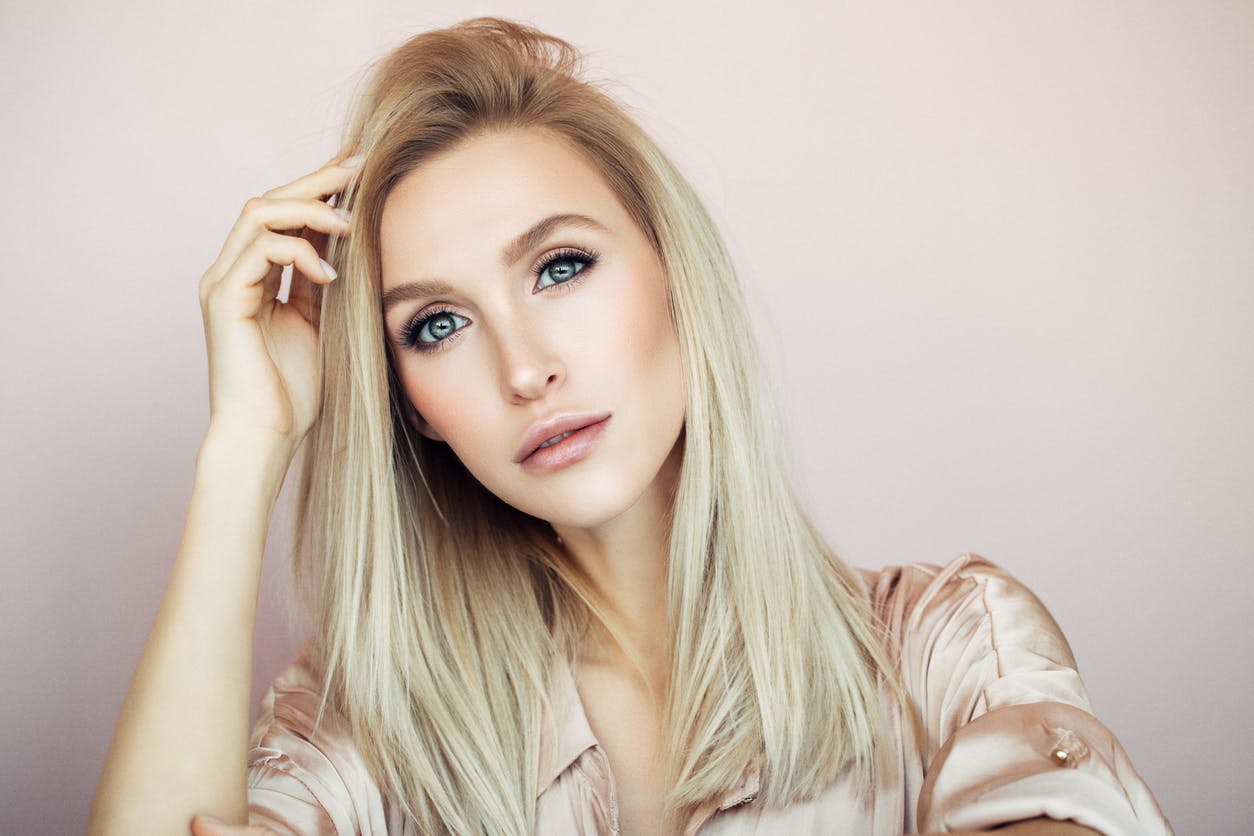 Pretty Women With Blonde Hair And Pink Blouse