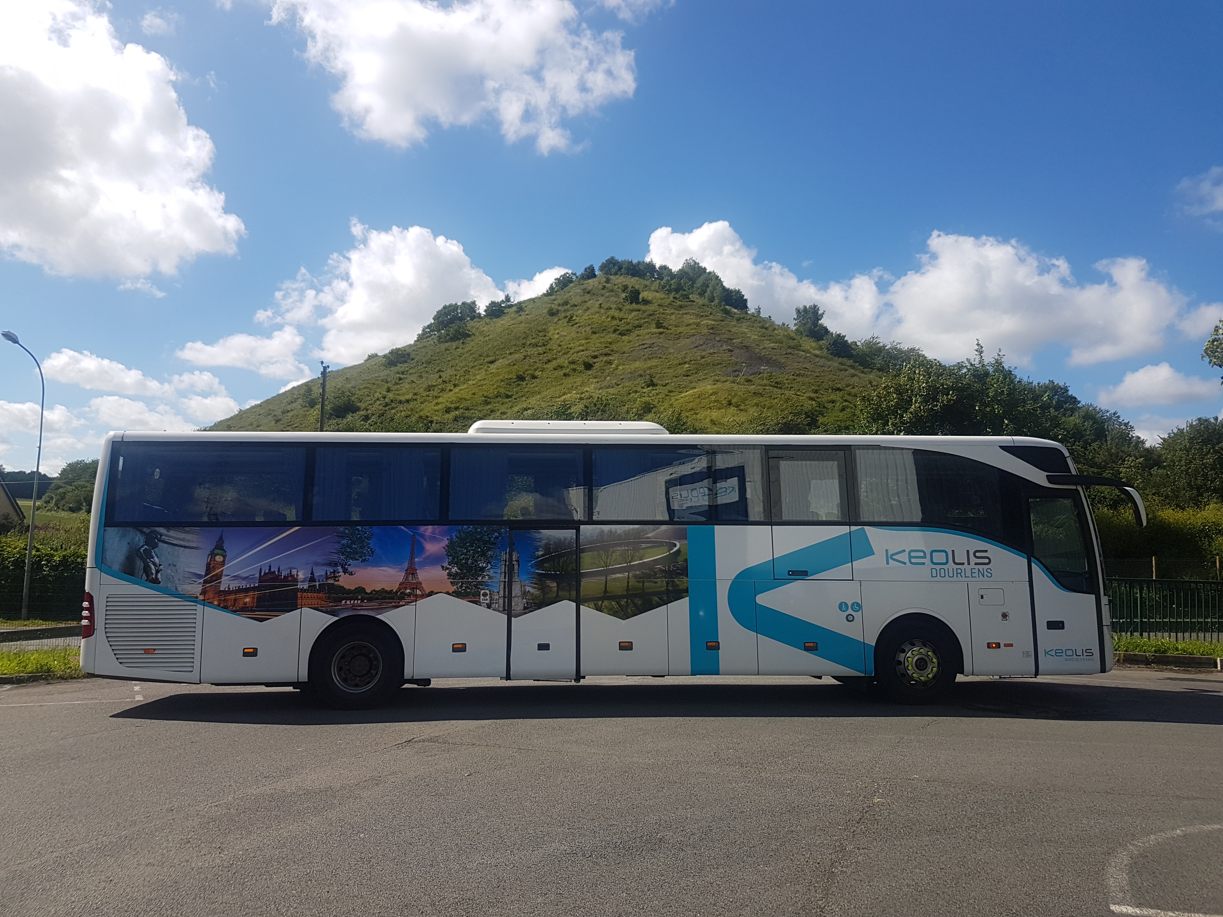 Car de tourisme de Keolis, ce modèle est idéal pour les déplacements en région et les excurssions.