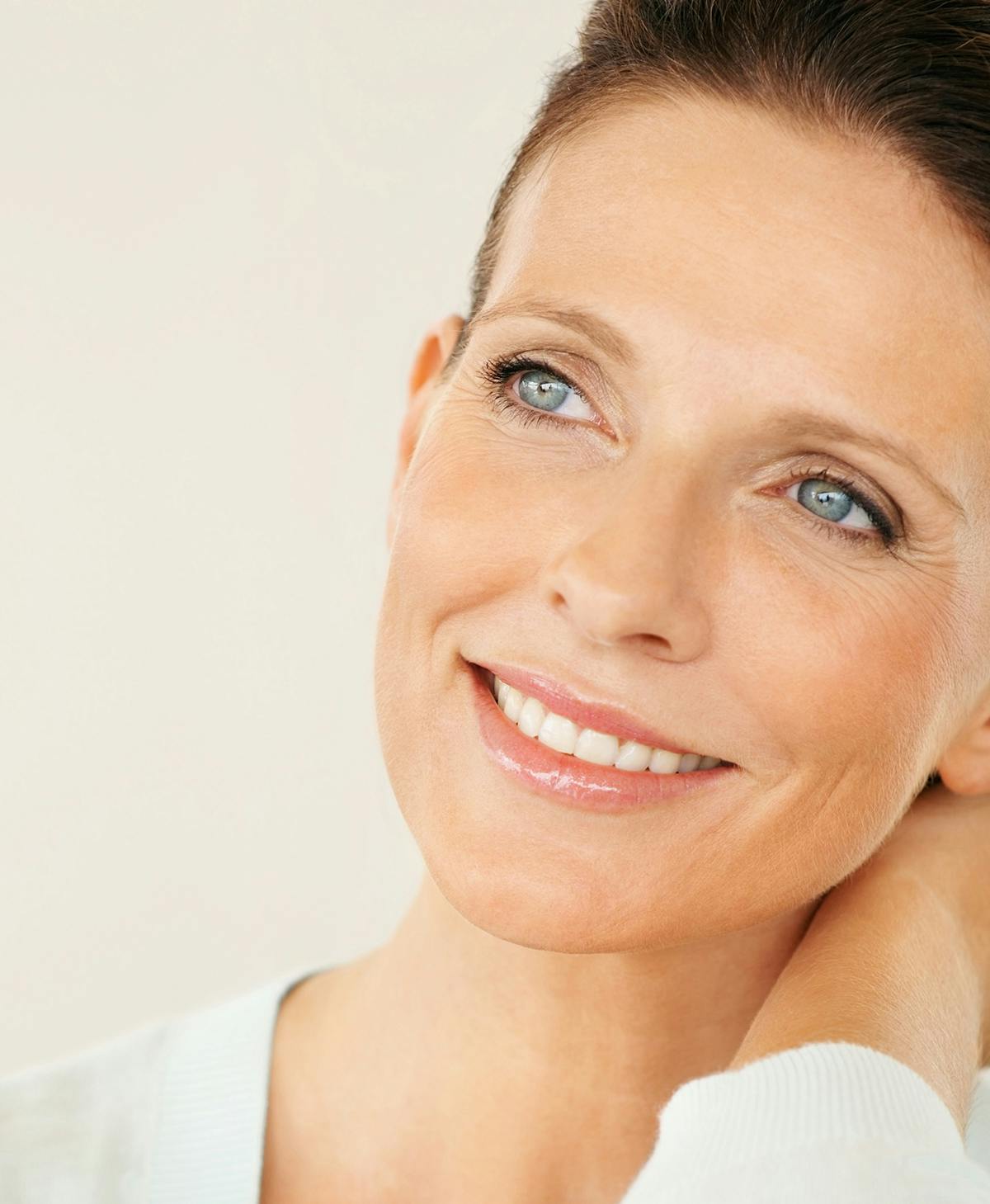 Middle-aged woman with blue eyes