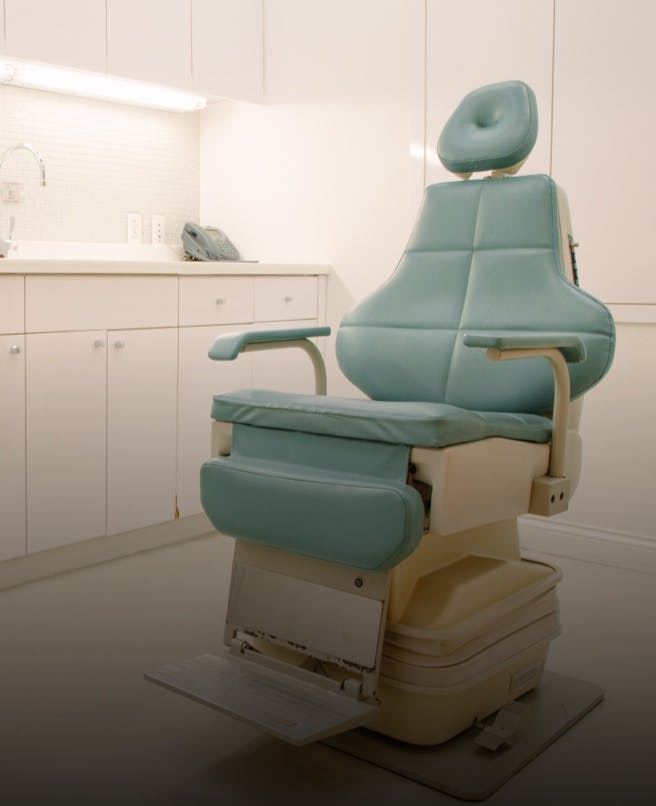 Surgery room with chair in middle and sink on the left